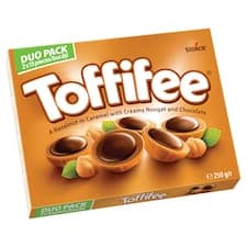 Toffifee Celá jádra lískových ořechů v karamelu s lískoořechovým krémem a čokoládou 2 x 125g (250g)