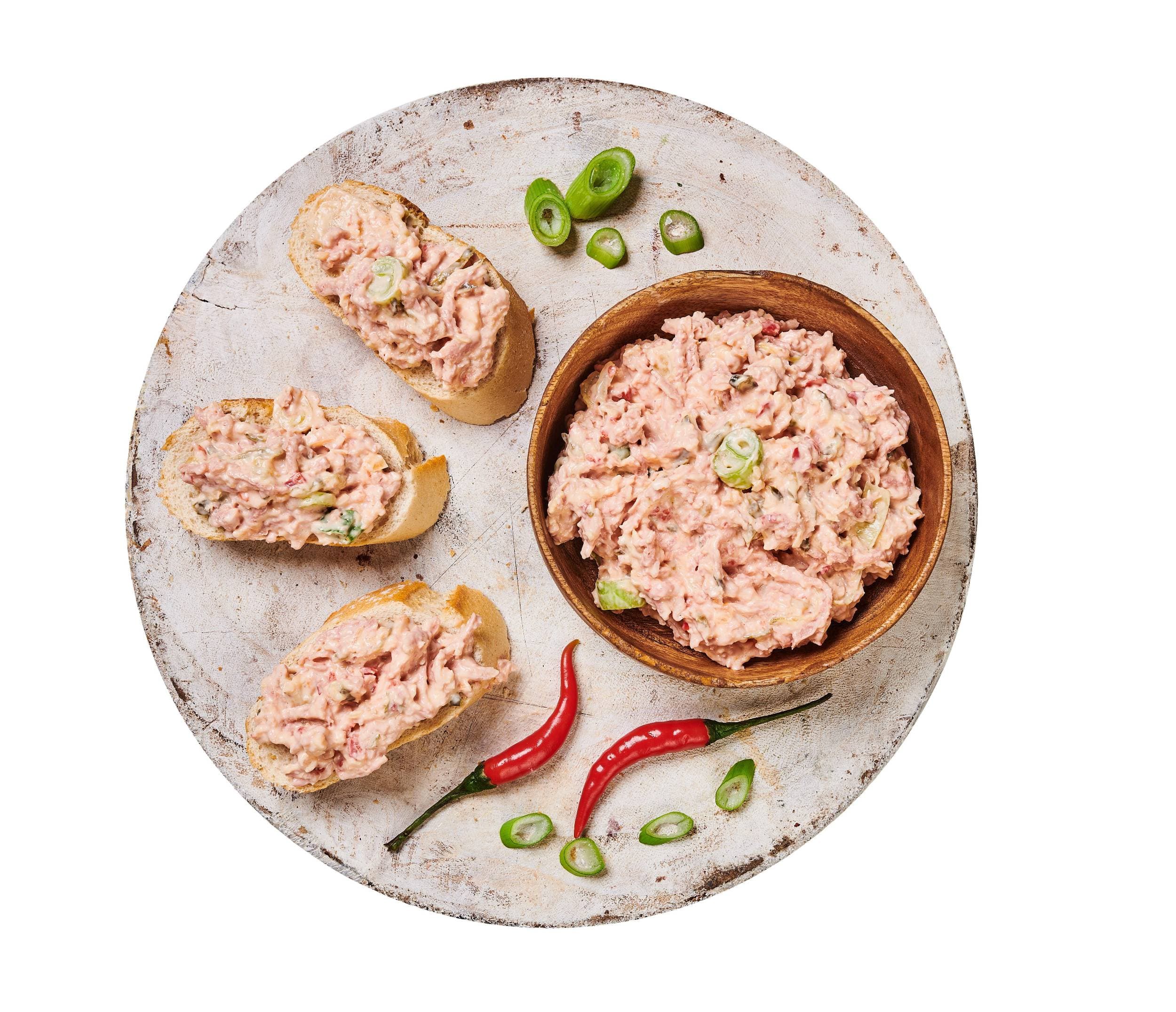 Pomazánka salámová s chilli a jarní cibulkou