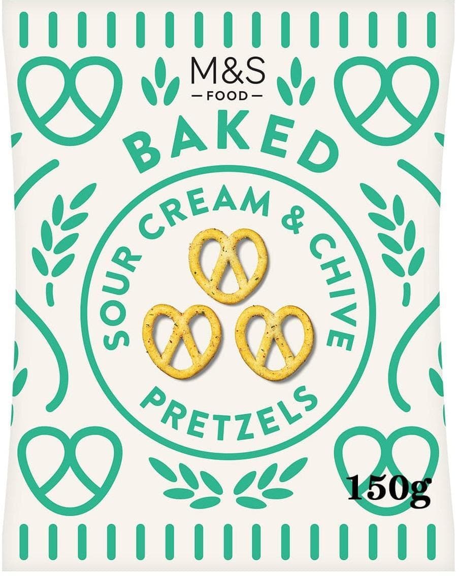 Marks & Spencer Preclíky s příchutí zakysané smetany a pažitky