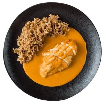 Balanced food Proteinové kuře na paprice s čerstvými celozrnnými těstovinami ze Zátiší