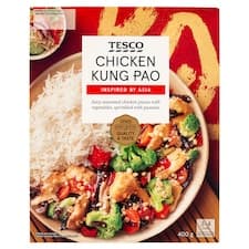 Kousky dušeného kuřecího masa v kung pao omáčce se zeleninou, vařenou rýží a arašídy 400g