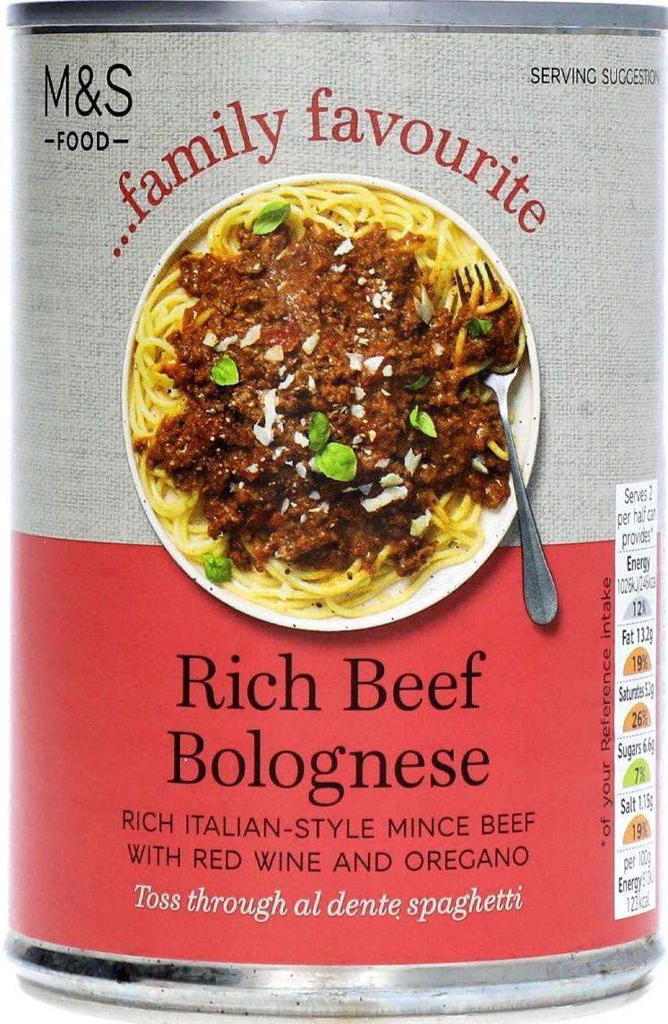 Marks & Spencer Britské mleté hovězí maso v rajčatové omáčce s bylinkami a červeným vínem