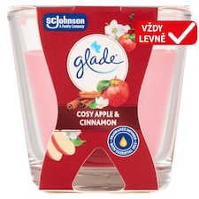 Glade Cosy Apple & Cinnamon parfémovaná svíčka 70g