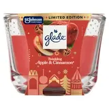 Glade Maxi Twinkling Apple & Cinnamon parfémovaná svíčka 204g