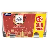 Glade Twinkling Apple & Cinnamon parfémovaná svíčka 2 x 112g (224g)
